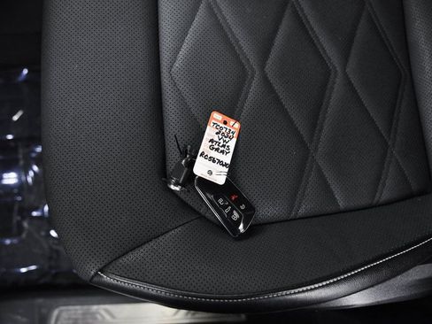 Used 2024 Volkswagen Atlas SE image 25