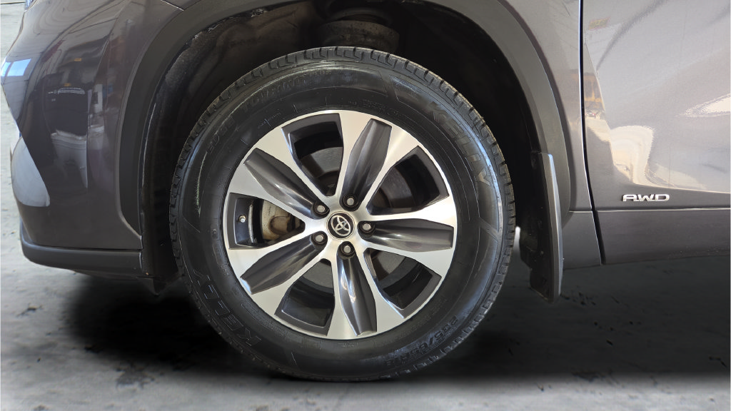 Certified 2020 Toyota Highlander XLE AWD/4WD image 37