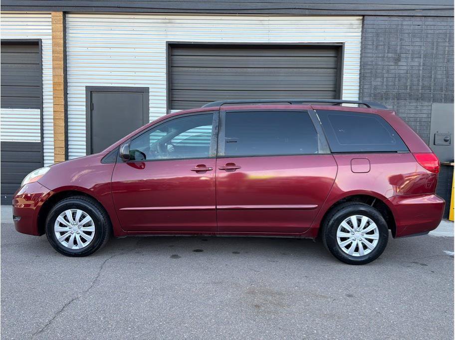 Used 2009 Toyota Sienna CE FWD image 6