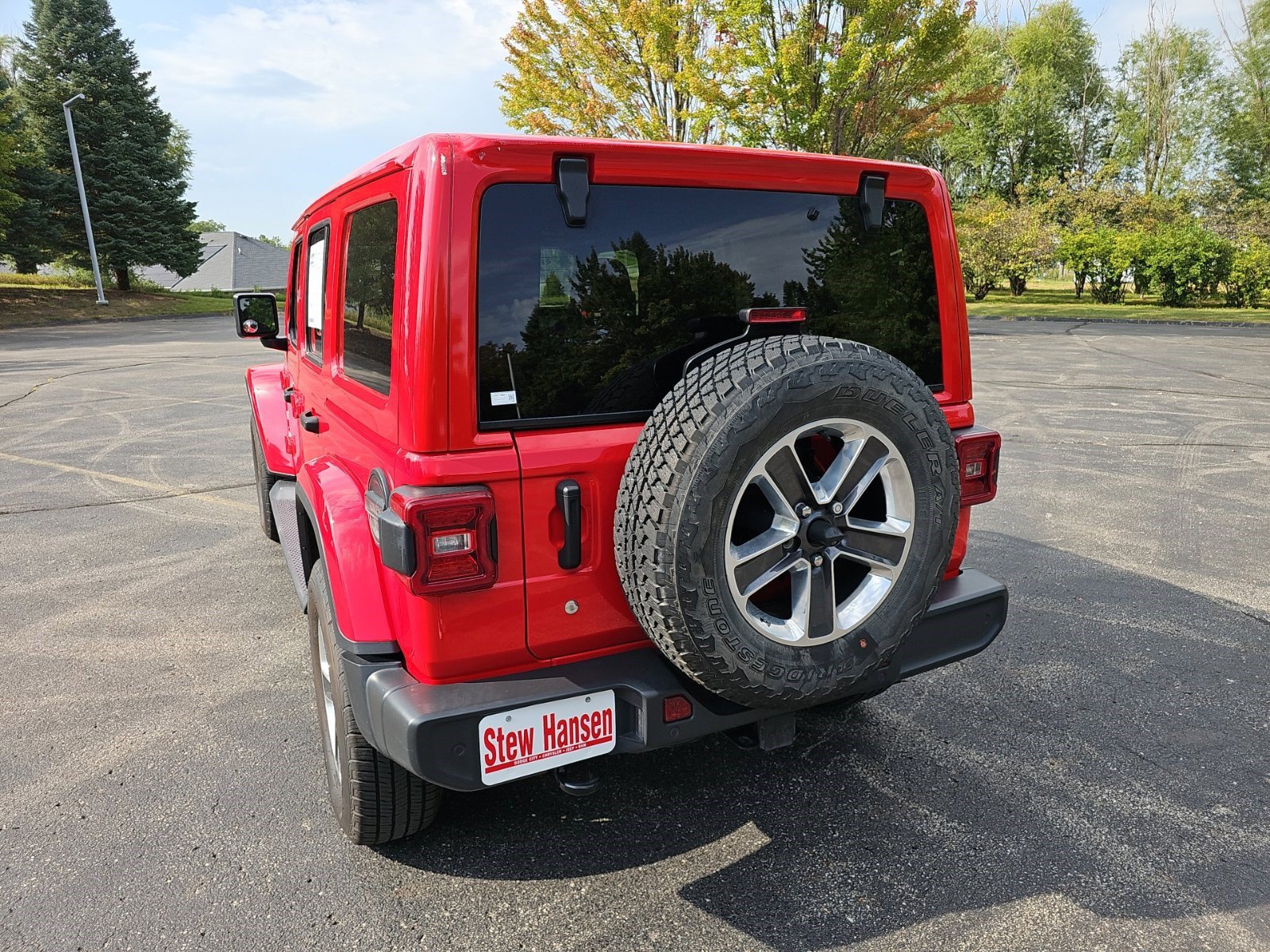 Used 2018 Jeep Wrangler Unlimited Sahara AWD/4WD image 3