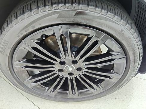 Used 2025 Land Rover Range Rover SE image 57