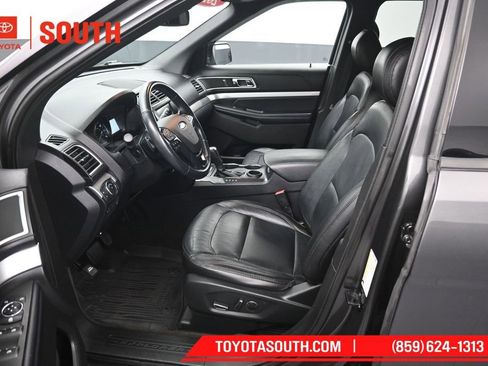 Used 2017 Ford Explorer XLT w/ Equipment Group 202A FWD image 9