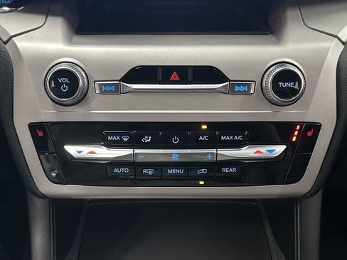 Used 2023 Ford Explorer XLT w/ Equipment Group 202A image 19