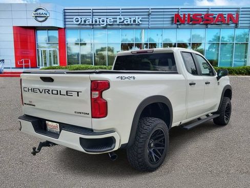 Used 2020 Chevrolet Silverado 1500 Custom w/ Custom Value Package AWD/4WD image 2