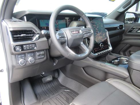Used 2025 GMC Yukon XL Elevation w/ Elevation Premium Package AWD/4WD image 21