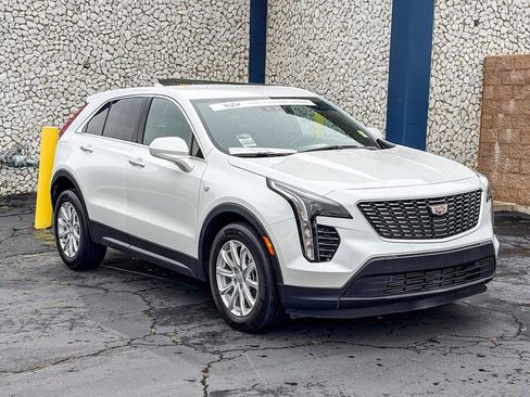 Certified 2023 Cadillac XT4 Luxury w/ Cold Weather Package FWD image 5