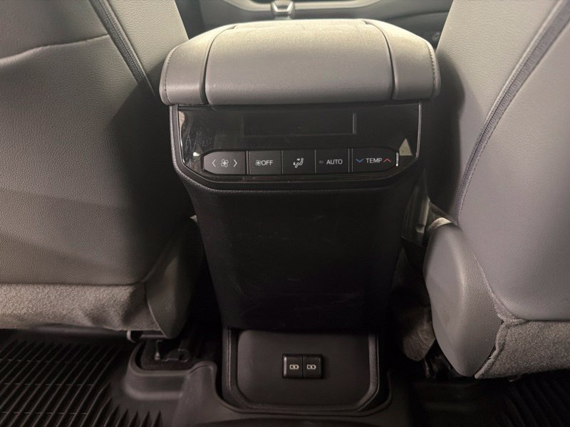 Used 2024 Toyota Highlander XLE AWD/4WD image 22