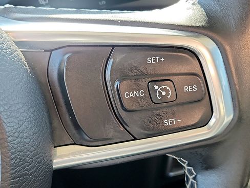 Used 2019 Jeep Wrangler Unlimited Sahara image 22
