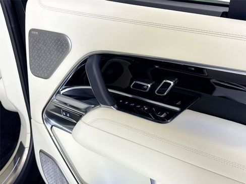 Used 2025 Land Rover Range Rover Autobiography image 31