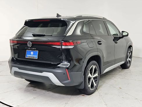 New 2025 Volkswagen Tiguan SE image 6