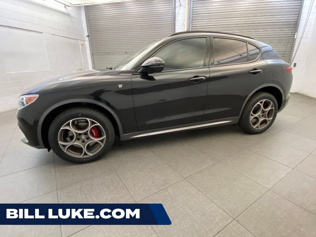 Used 2022 Alfa Romeo Stelvio Ti AWD/4WD image 1