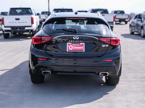 Used 2019 INFINITI QX30 w/ Cargo Package FWD image 5