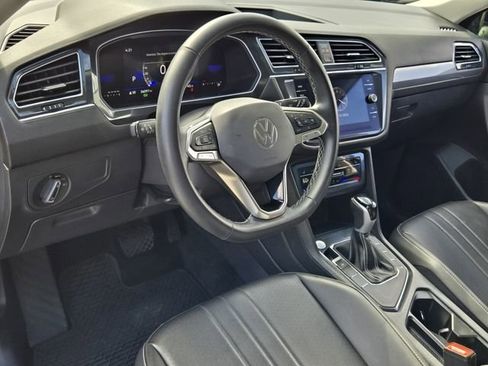Certified 2024 Volkswagen Tiguan SE w/ Panoramic Sunroof Package FWD image 21