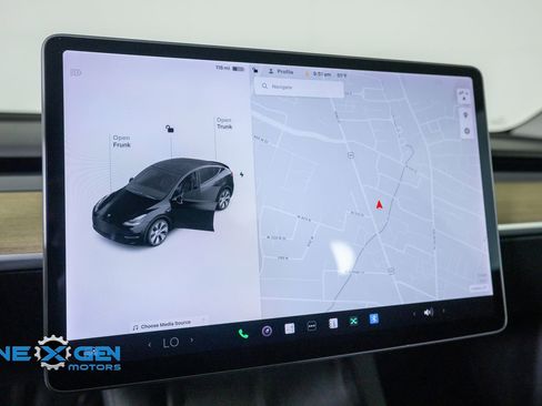 Used 2022 Tesla Model Y Long Range AWD/4WD image 17