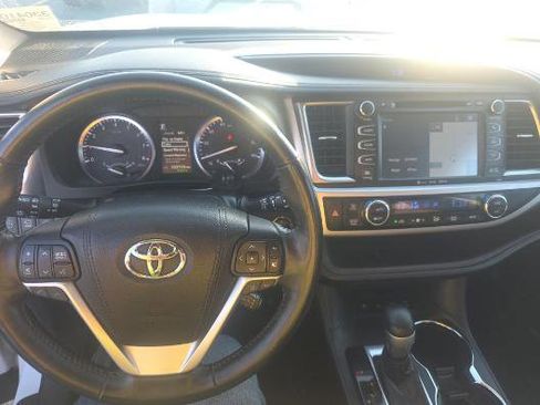 Used 2018 Toyota Highlander Limited Platinum image 5