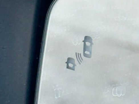 New 2025 Nissan Versa SR w/ Trunk Package image 16