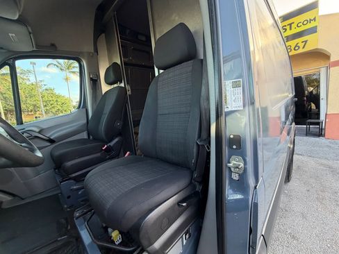 Used 2018 Mercedes-Benz Sprinter 2500 image 12