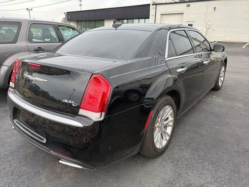Used 2016 Chrysler 300 C RWD image 4
