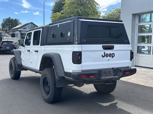 Certified 2024 Jeep Gladiator Rubicon w/ Technology Group AWD/4WD image 3
