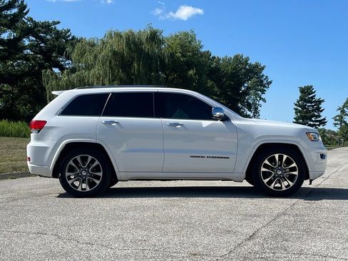 Used 2018 Jeep Grand Cherokee Overland AWD/4WD image 8