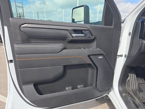 Used 2025 GMC Sierra 2500 AT4 AWD/4WD image 13