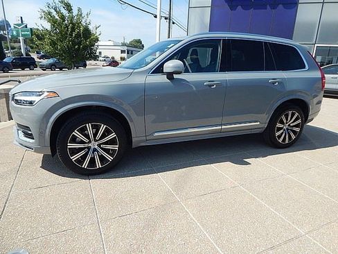 Certified 2025 Volvo XC90 B6 Plus image 10