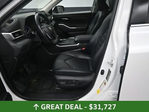 Used 2023 Toyota Highlander XLE FWD image 31