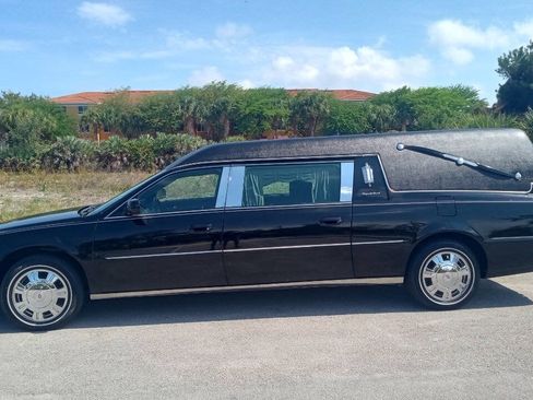 Used 2011 Cadillac DTS Hearse image 1