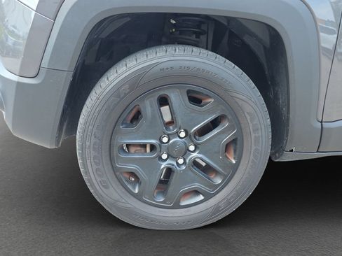 Used 2018 Jeep Renegade Trailhawk AWD/4WD image 4