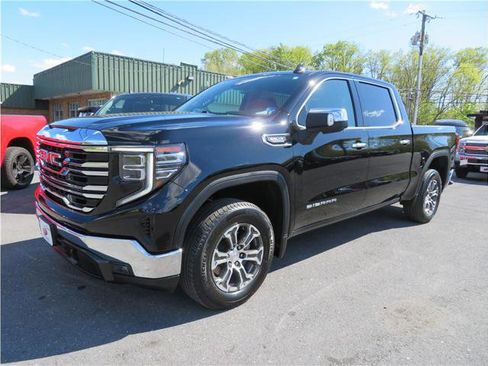 Used 2025 GMC Sierra 1500 SLT image 1
