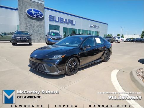 Used 2025 Toyota Camry SE FWD image 1