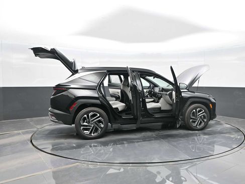 Certified 2025 Hyundai Tucson Limited image 40