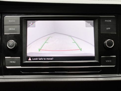 Used 2024 Volkswagen Jetta SE FWD image 2