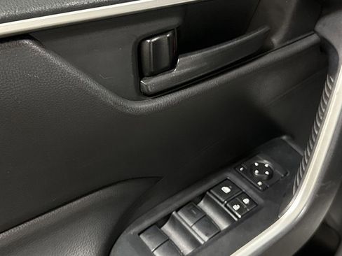 Used 2019 Toyota RAV4 LE FWD image 20