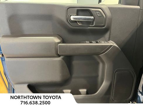 Used 2023 Chevrolet Silverado 1500 Custom Trail Boss w/ LPO, Dark Essentials Package image 5