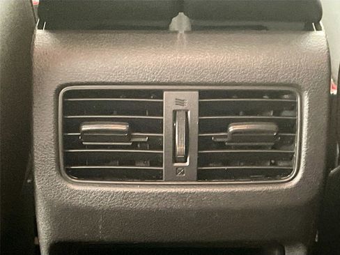 Used 2023 Nissan Rogue S image 23