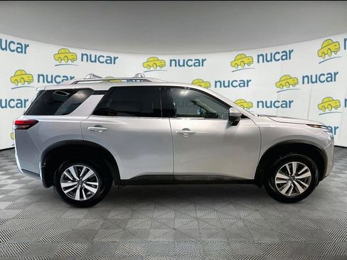 Used 2022 Nissan Pathfinder SL AWD/4WD image 8