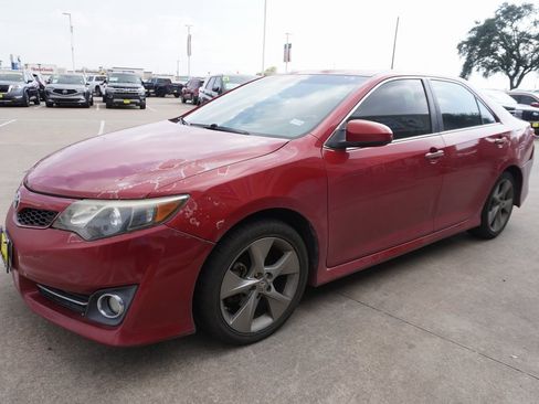 Used 2012 Toyota Camry image 3
