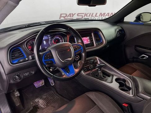 Used 2016 Dodge Challenger SXT image 29