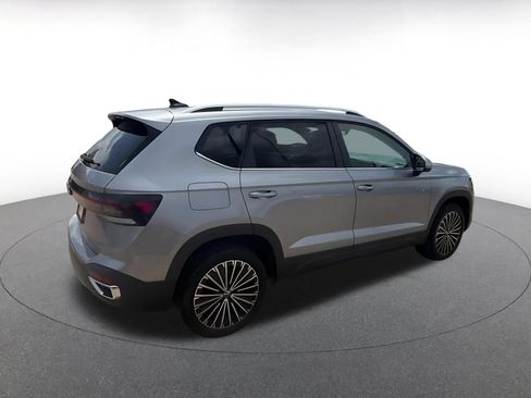 Used 2025 Volkswagen Taos SE FWD image 15