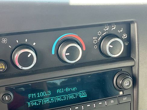 Used 2025 Chevrolet Express 2500 w/ Driver Convenience Package RWD image 15