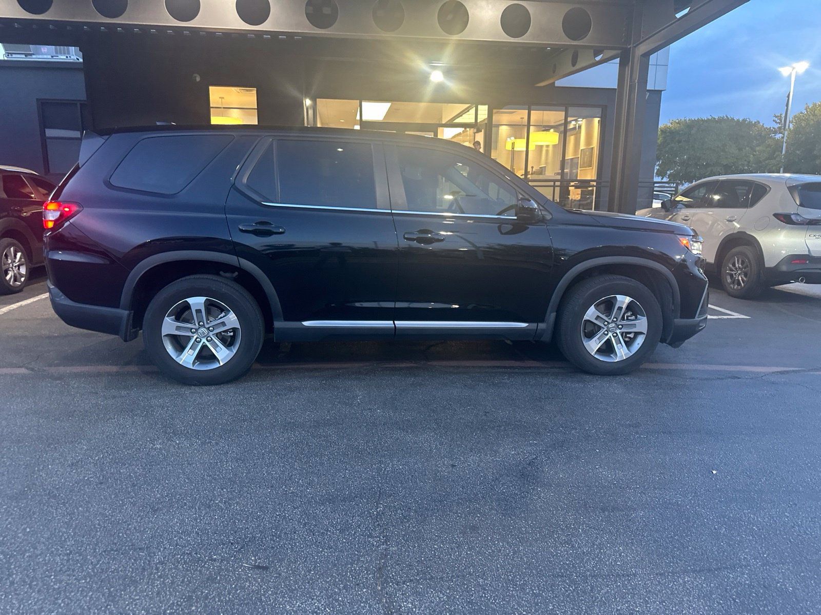Used 2023 Honda Pilot EX-L image 6