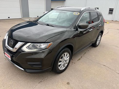 Used 2017 Nissan Rogue SV image 5