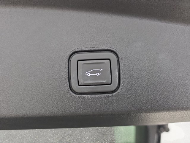 Certified 2024 Cadillac Lyriq Luxury AWD/4WD image 33