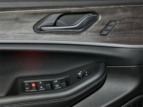 New 2025 Jeep Grand Cherokee L Limited image 12