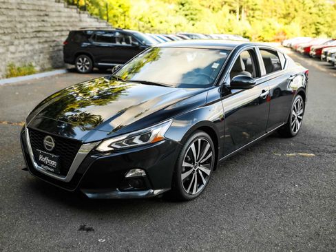 Used 2022 Nissan Altima 2.5 Platinum image 11