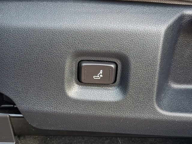 Used 2025 Toyota Tacoma TRD Off-Road AWD/4WD image 15