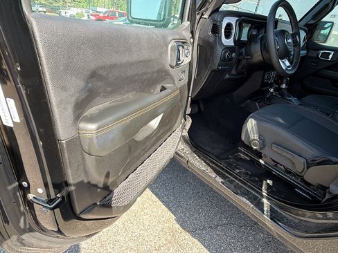 Used 2025 Jeep Wrangler Unlimited Sahara w/ Safety Group AWD/4WD image 14