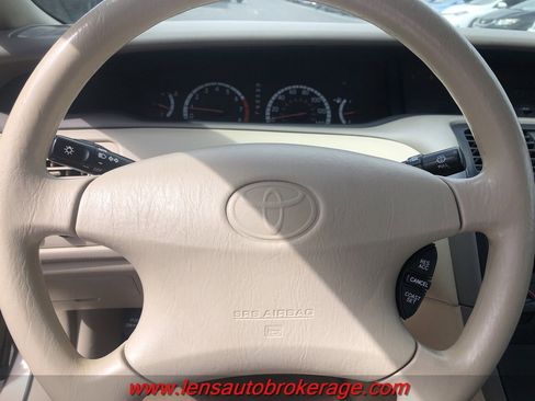 Used 2001 Toyota Avalon XLS image 12