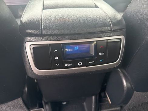 Used 2018 Toyota Highlander XLE image 17